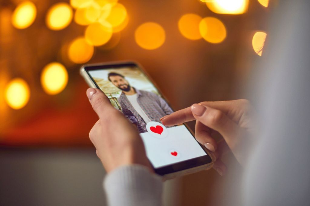 Searching for Suits on the AmourMeet Online Dating Website